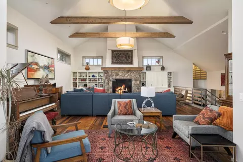 Living - 61845 Ten Barr Ranch Rd, Bend, OR 97701 photo 7 of 11