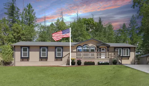 8164 Monument Dr, Grants Pass, OR 97526