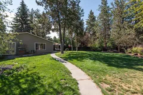 Exterior - 60811 Windsor Dr, Bend, OR 97702 photo 11 of 14