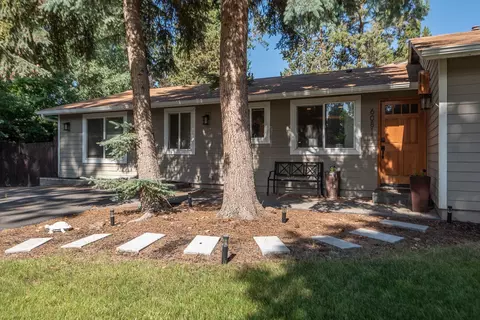 Exterior - 60811 Windsor Dr, Bend, OR 97702 photo 2 of 14