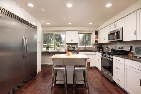 Kitchen - 60811 Windsor Dr, Bend, OR 97702 photo 1 of 4