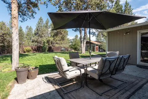 Exterior - 60811 Windsor Dr, Bend, OR 97702 photo 7 of 14