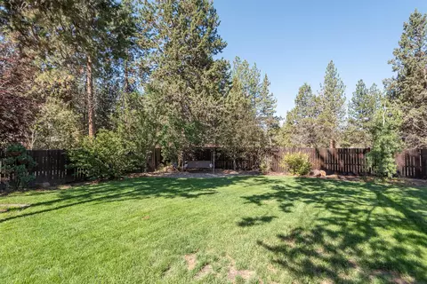 Exterior - 60811 Windsor Dr, Bend, OR 97702 photo 10 of 14