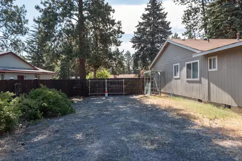 Exterior - 60811 Windsor Dr, Bend, OR 97702 photo 8 of 14