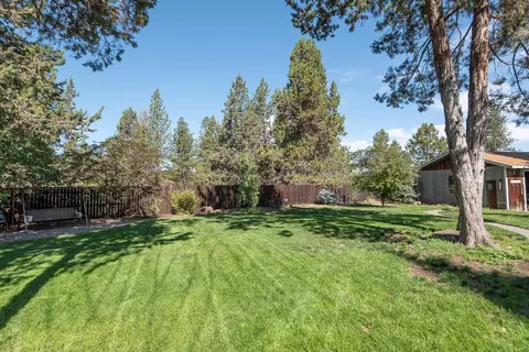Exterior - 60811 Windsor Dr, Bend, OR 97702 photo 9 of 14