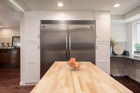 Kitchen - 60811 Windsor Dr, Bend, OR 97702 photo 2 of 4