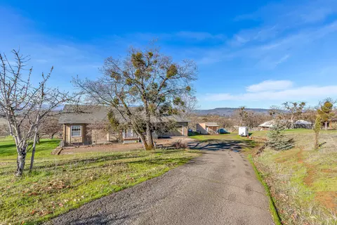 924 W Linn Rd, Eagle Point, OR 97524 photo 8