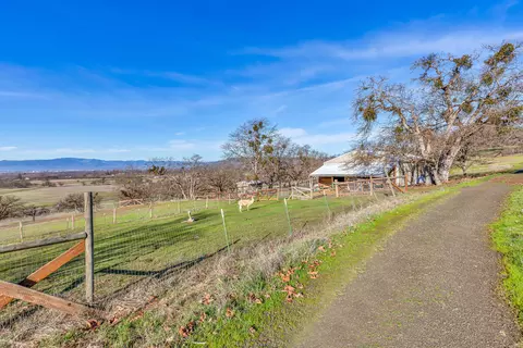 924 W Linn Rd, Eagle Point, OR 97524 photo 48
