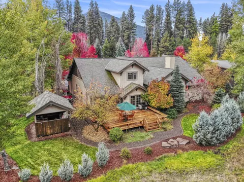 26236 SW Pine Lodge Rd, Camp Sherman, OR 97730