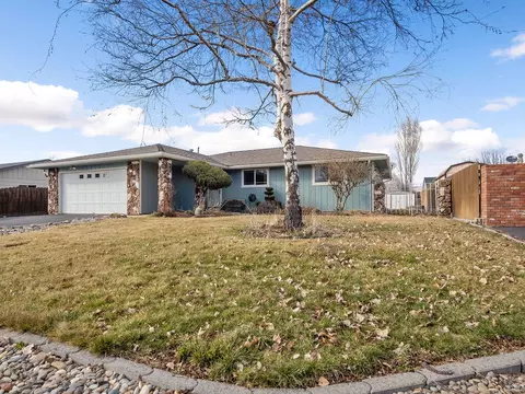 5081 Laurelwood Dr, Klamath Falls, OR 97603