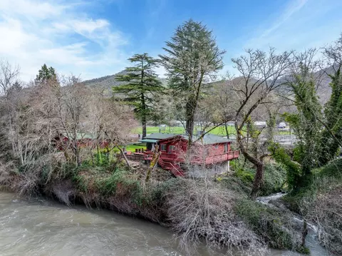 2388 Rogue River Hwy, Gold Hill, OR 97525
