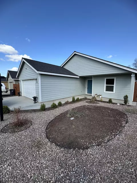 781 SW 1st St, Madras, OR 97741