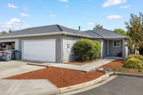 1324 Benjamin Ct, Central Point, OR 97502