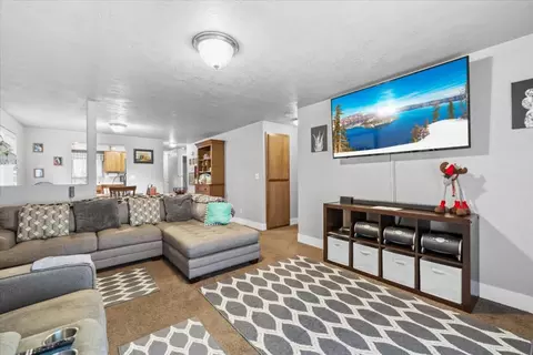 Living - 1324 Benjamin Ct, Central Point, OR 97502 photo 1 of 1