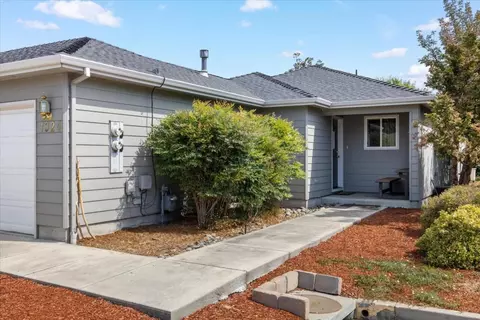 Exterior - 1324 Benjamin Ct, Central Point, OR 97502 photo 3 of 6