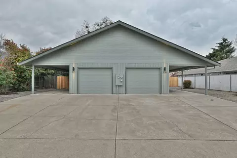 777 Columbine Way, Central Point, OR 97502