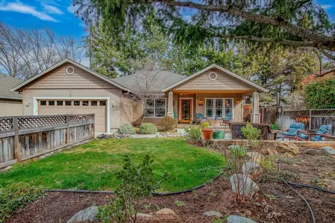 326 N Barneburg Rd, Medford, OR 97504