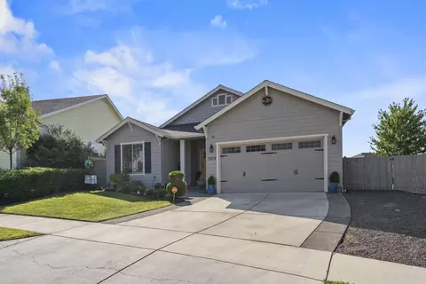 3828 Sherwood Park Dr, Medford, OR 97504