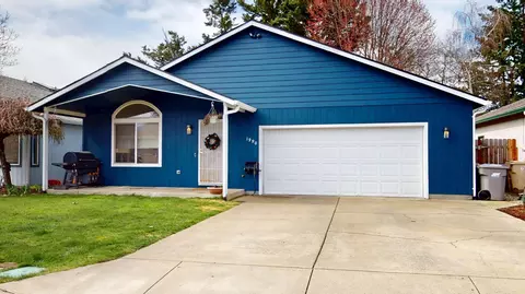 1990 SW Betty Ln, Grants Pass, OR 97526
