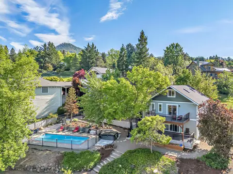 1373 Highcrest Dr, Medford, OR 97504