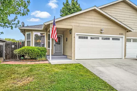 3166 Forest Hills Dr #B, Medford, OR 97504