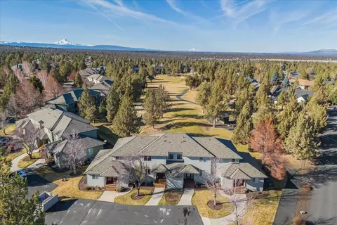 1140 Golden Pheasant Dr, Redmond, OR 97756