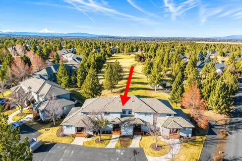 1140 Golden Pheasant Dr, Redmond, OR 97756