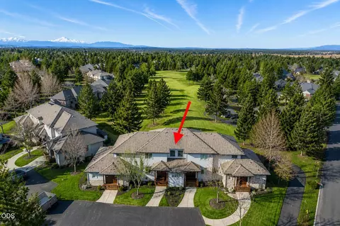 1140 Golden Pheasant Dr, Redmond, OR 97756