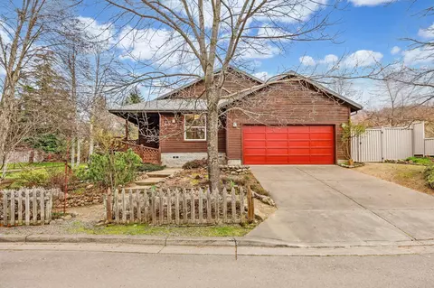 2810 Diane St, Ashland, OR 97520