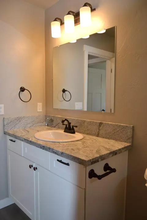 Bath - 282 Gamay Dr, Cave Junction, OR 97523 photo 5 of 5
