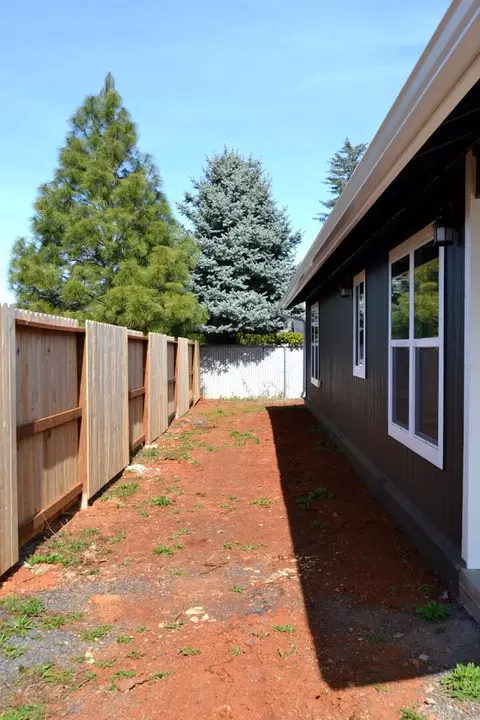 Exterior - 282 Gamay Dr, Cave Junction, OR 97523 photo 4 of 5