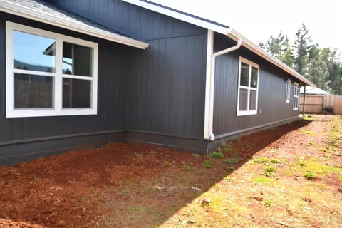 Exterior - 282 Gamay Dr, Cave Junction, OR 97523 photo 5 of 5