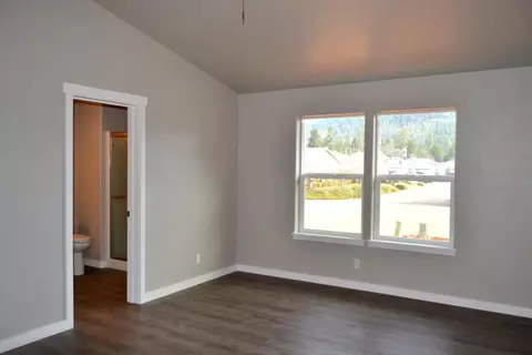 Bedroom - 282 Gamay Dr, Cave Junction, OR 97523 photo 2 of 5