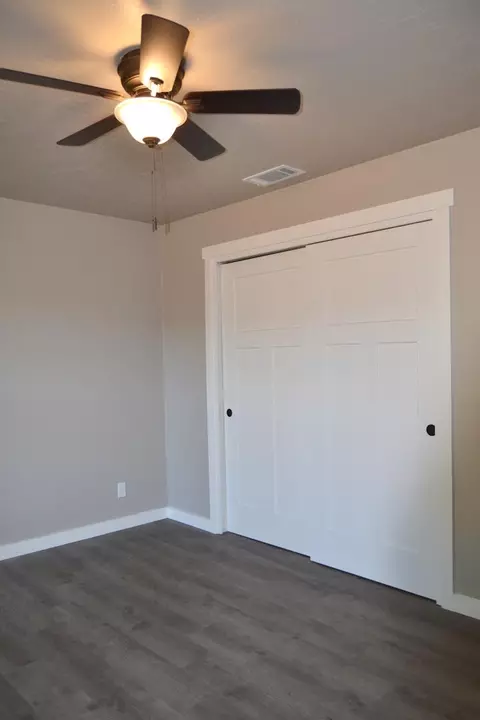 Bedroom - 282 Gamay Dr, Cave Junction, OR 97523 photo 4 of 5