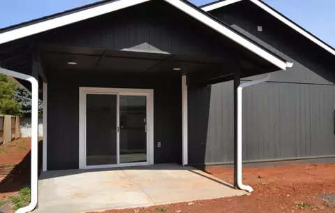Exterior - 282 Gamay Dr, Cave Junction, OR 97523 photo 2 of 5