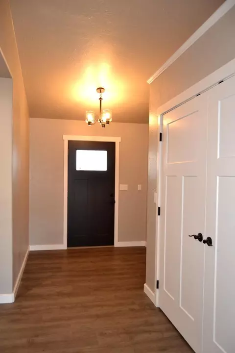 Entry Way - 282 Gamay Dr, Cave Junction, OR 97523 photo 1 of 1