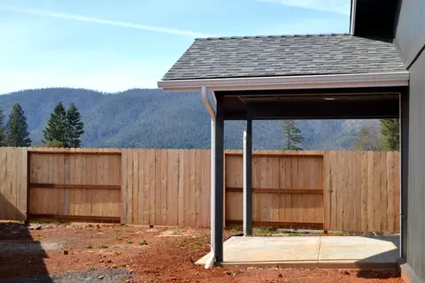 Exterior - 282 Gamay Dr, Cave Junction, OR 97523 photo 3 of 5