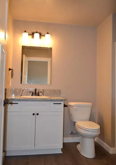 Bath - 282 Gamay Dr, Cave Junction, OR 97523 photo 1 of 5