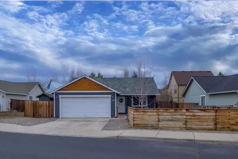 1219 SW 33rd St, Redmond, OR 97756