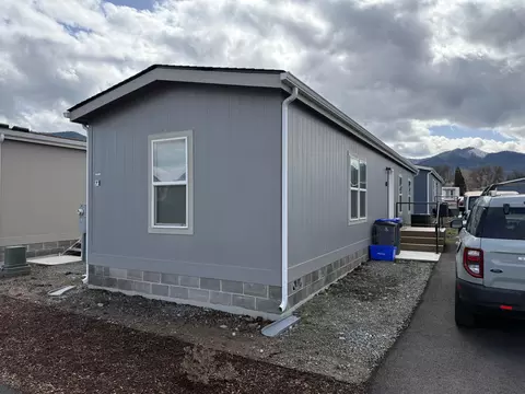460 Arnos Rd #73, Talent, OR 97540