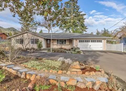 50 Allen Ln, Talent, OR 97540