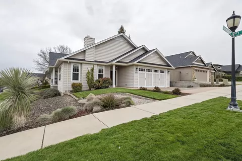 2811 Farmington Ave, Medford, OR 97504