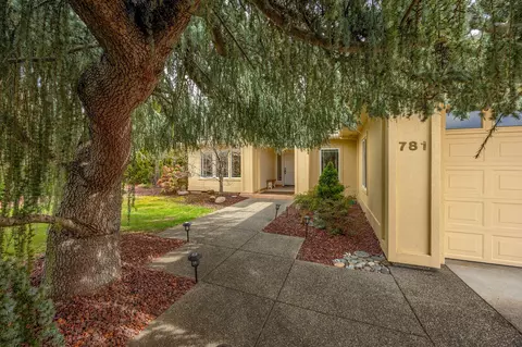 781 Eastridge Dr, Medford, OR 97504