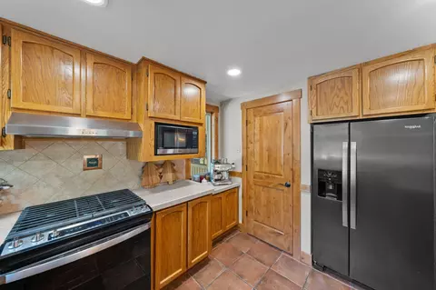 Kitchen - 17884 Flat Top Ln, Sunriver, OR 97707 photo 5 of 5