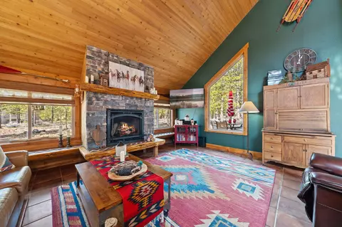 Living - 17884 Flat Top Ln, Sunriver, OR 97707 photo 3 of 4