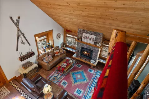 Living - 17884 Flat Top Ln, Sunriver, OR 97707 photo 4 of 4
