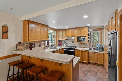 Kitchen - 17884 Flat Top Ln, Sunriver, OR 97707 photo 1 of 5