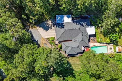 2145 Knowles Rd, Medford, OR 97501