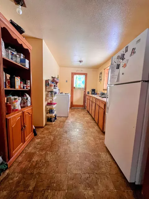 Kitchen - 17515 Holgate Ct, La Pine, OR 97739 photo 1 of 3