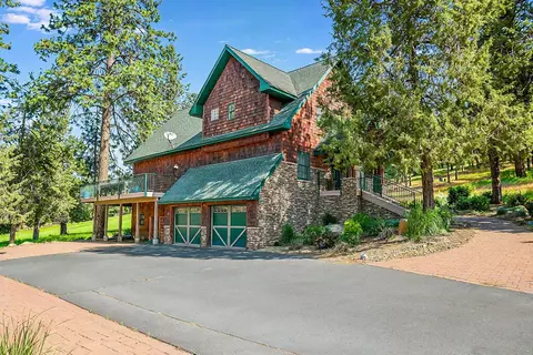 5850 Coopers Hawk Rd, Klamath Falls, OR 97601